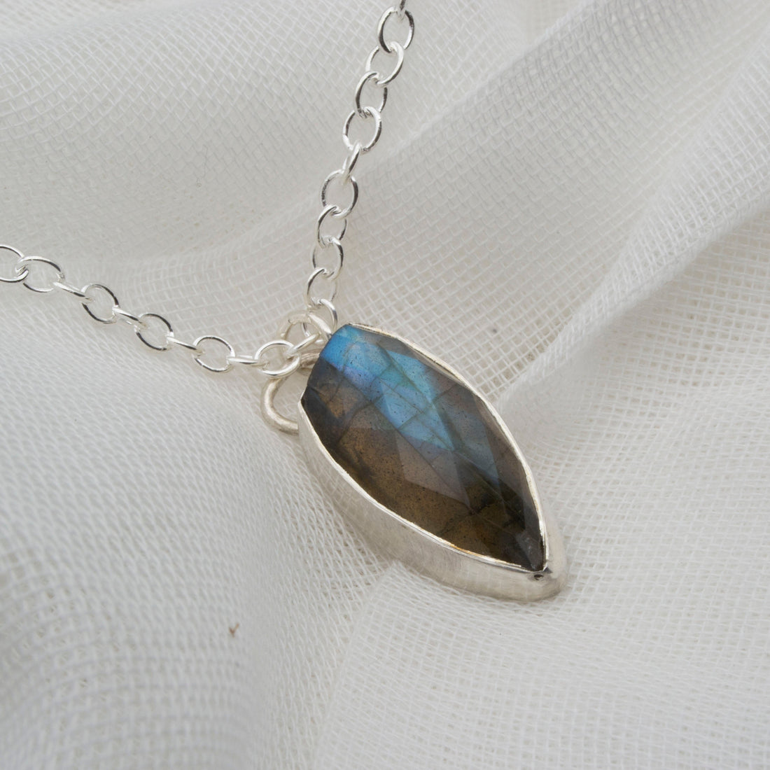 Labradorite: The Mesmerising Gemstone with a Magical Glow